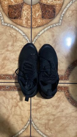 Nike shoes size 6 in a half