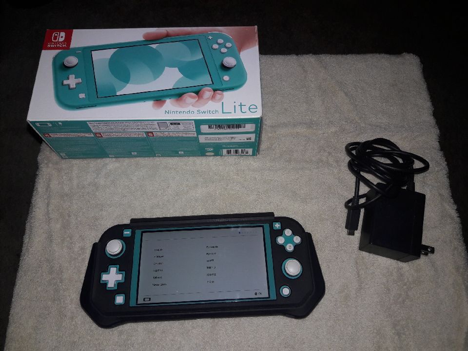 Nintendo switch lite w/hard shell cover and 128g mini sd card