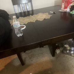 Extended (adjustable) Dining Room Table With 4 Chairs 