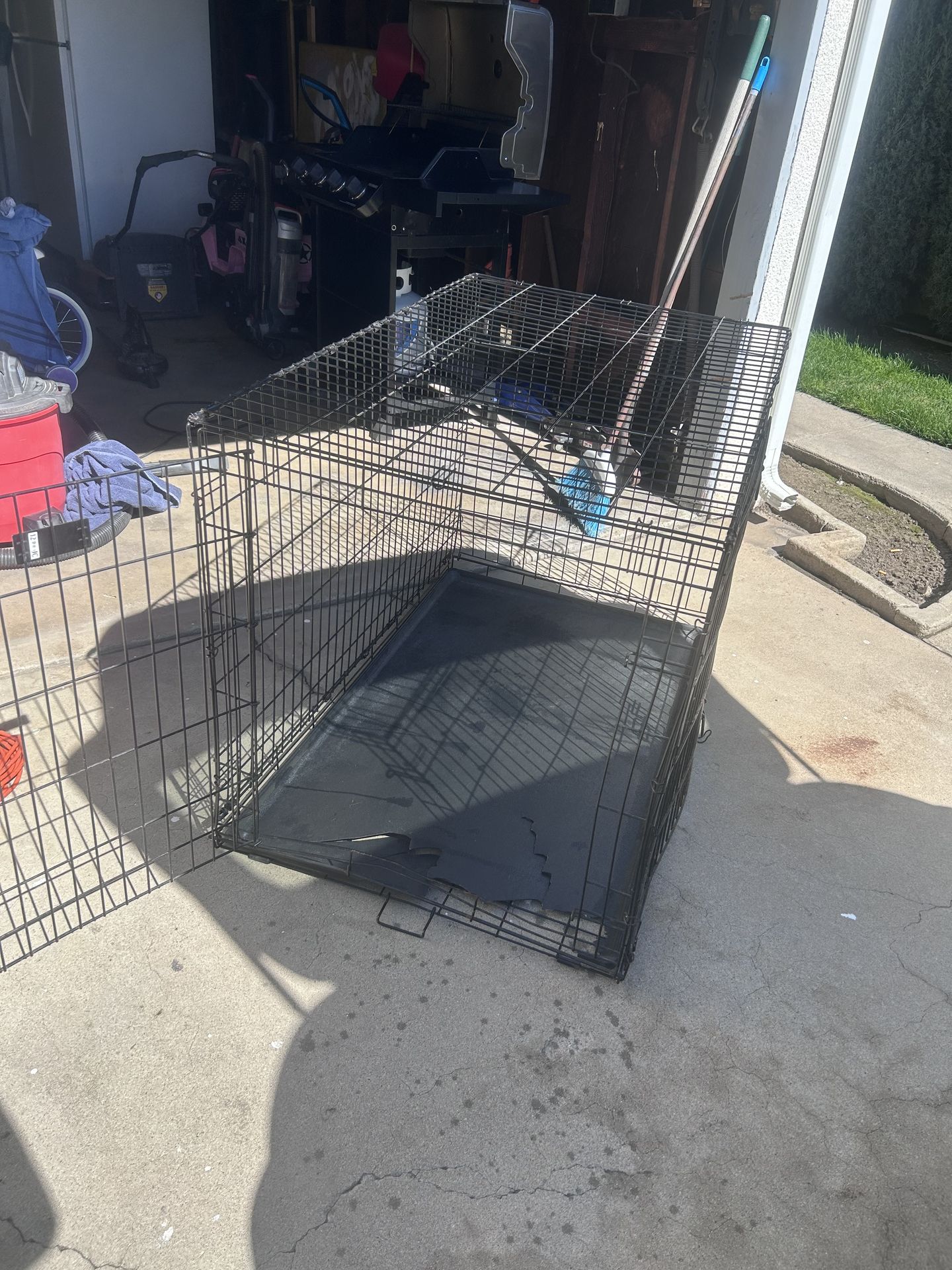 XL dog kennel