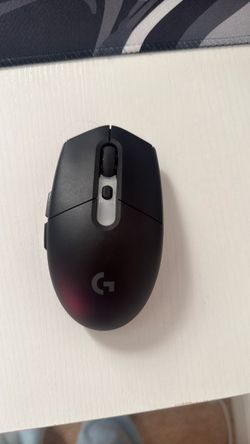 Logitech G305 x super light gaming mouse really good mouse brand new works perfectly fine