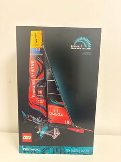 LEGO TECHNIC: Emirates Team New Zealand Ac75 Yacht (42174) BRAND NEW