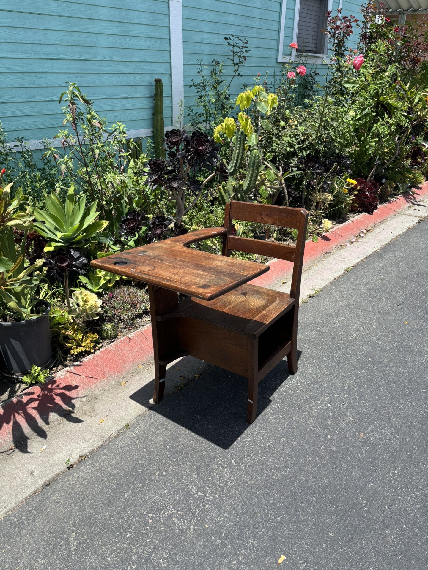 Free desk