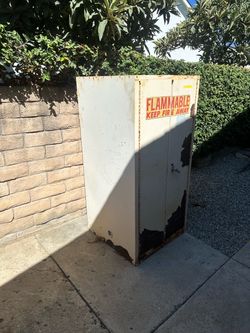 Storage cabinet
