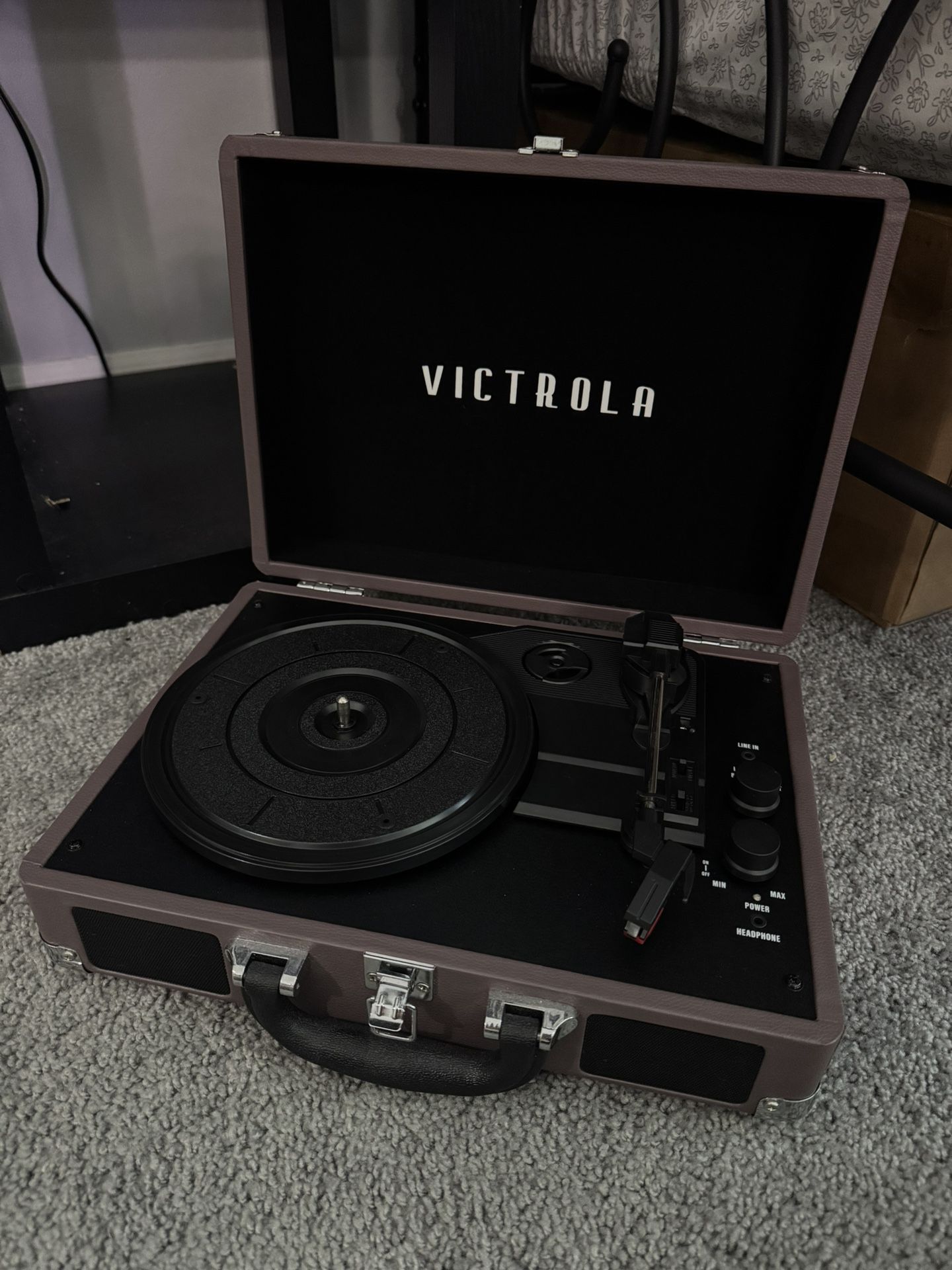 Victoria Suitcase Record Player