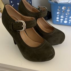 Beautiful brown shoes, size 7
