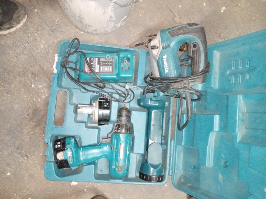 Makita 2.6 Battery Drill  And Light Two Battery's And Corded Skill Saw.A Skill