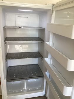 Upright Convertible Freezer/Fridge with Auto Defrost. 17.7 cf  Excellent/LNC 2 spacious bottom drawers
