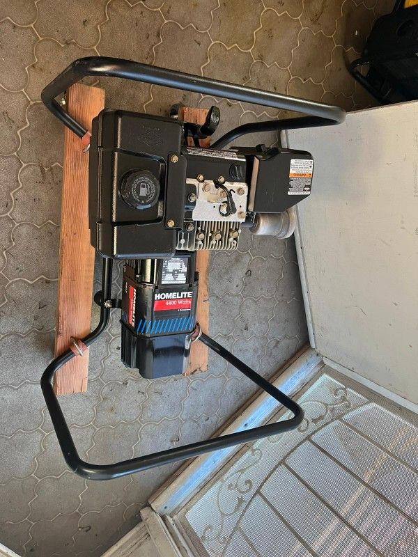 Homelite 4400 Watts 120/240 Volts
