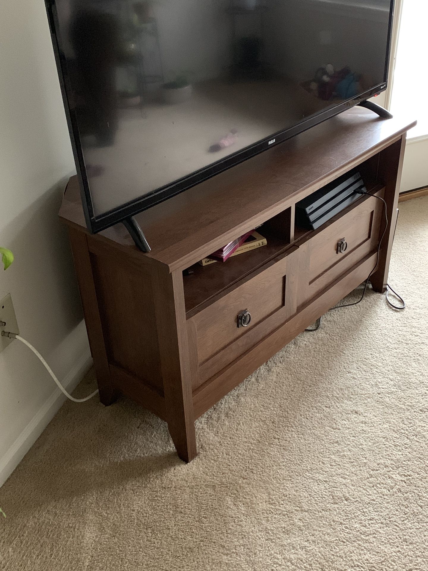 Corner TV stand