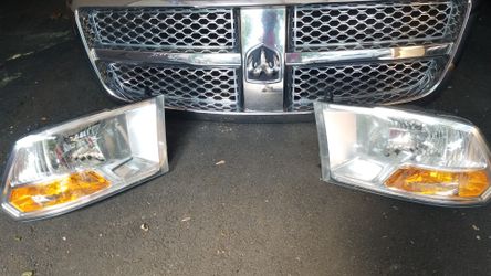 Dodge ram 2010 light and grill like new