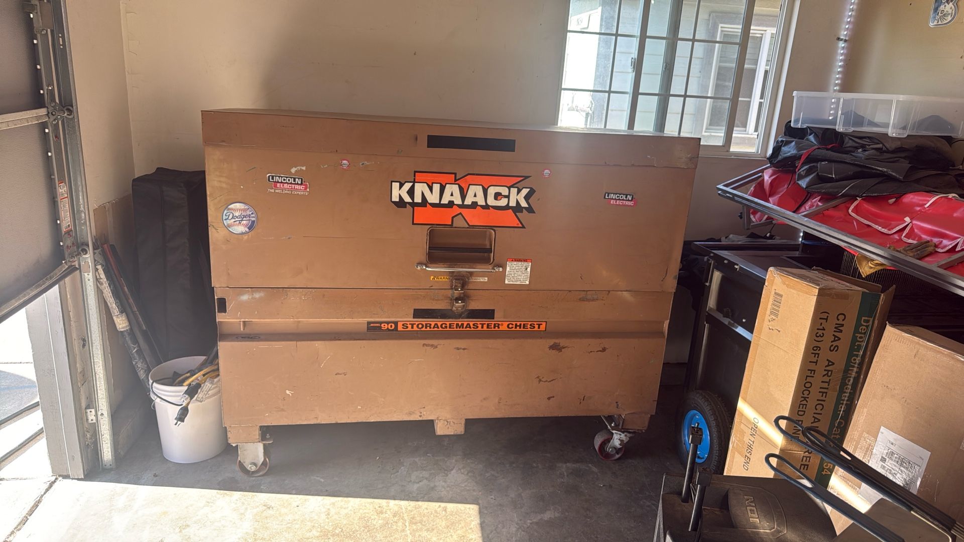 Knaack Chest Master