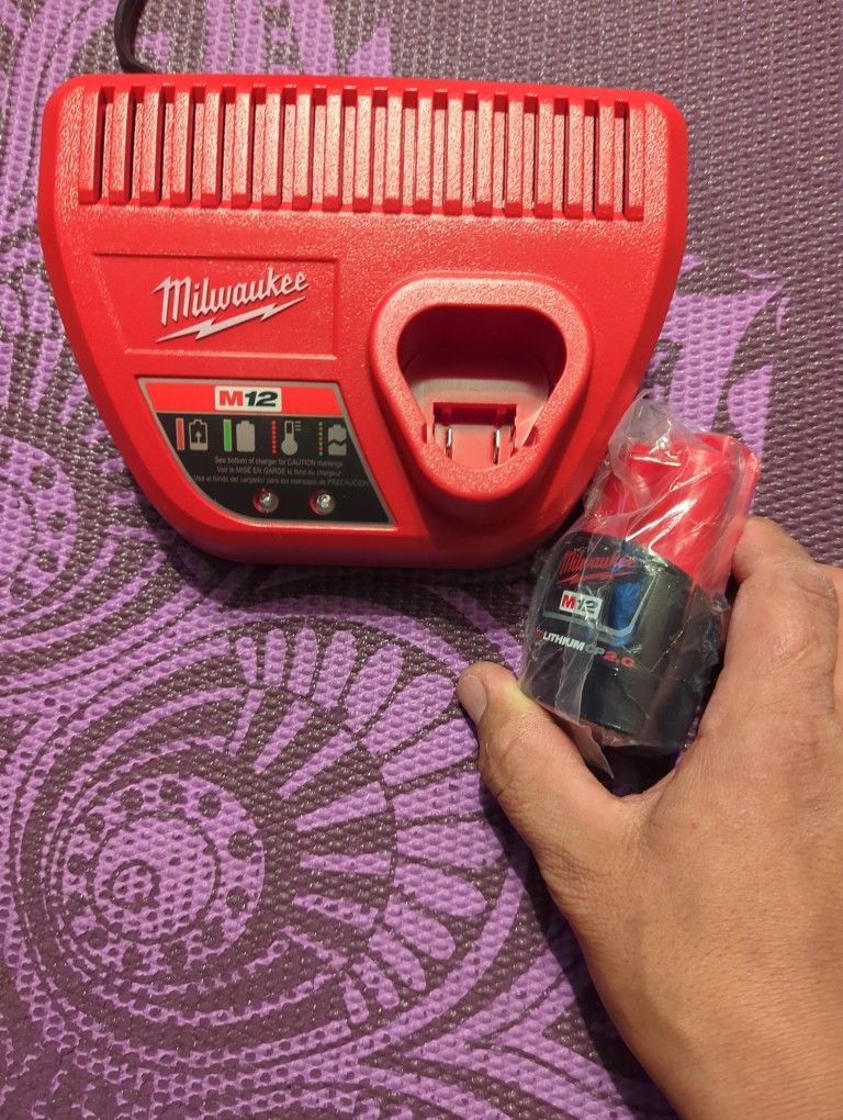 Milwaukee M12 Battery Kit 2.0 New Firm Price