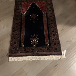 2.6 X 4 Feet Persian Signed Handmade Rug 