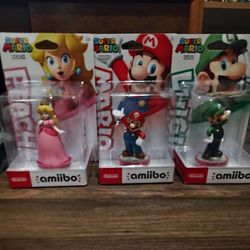 Super Mario Bros Amiibo Bundle NEW!