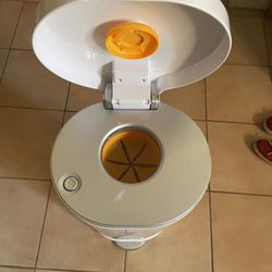 Munchkin diaper pail