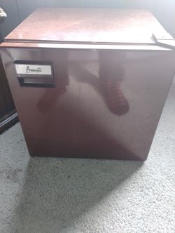 Mini Fridge Avanti