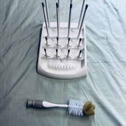 Munchkin Bottle dryer and brush