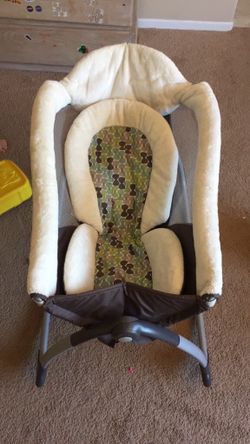 Baby bassinet cozy