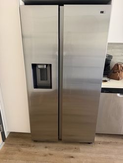 Samsung Side-by-Side Refrigerator – Stainless Steel – 3 Years Old, Excellent Condition