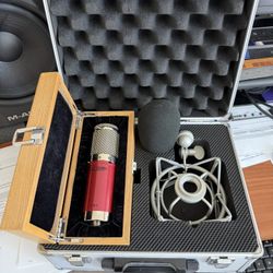 Avantone CK-6 Condenser Mic W/ Cases, Shock Mount, Wind Screen