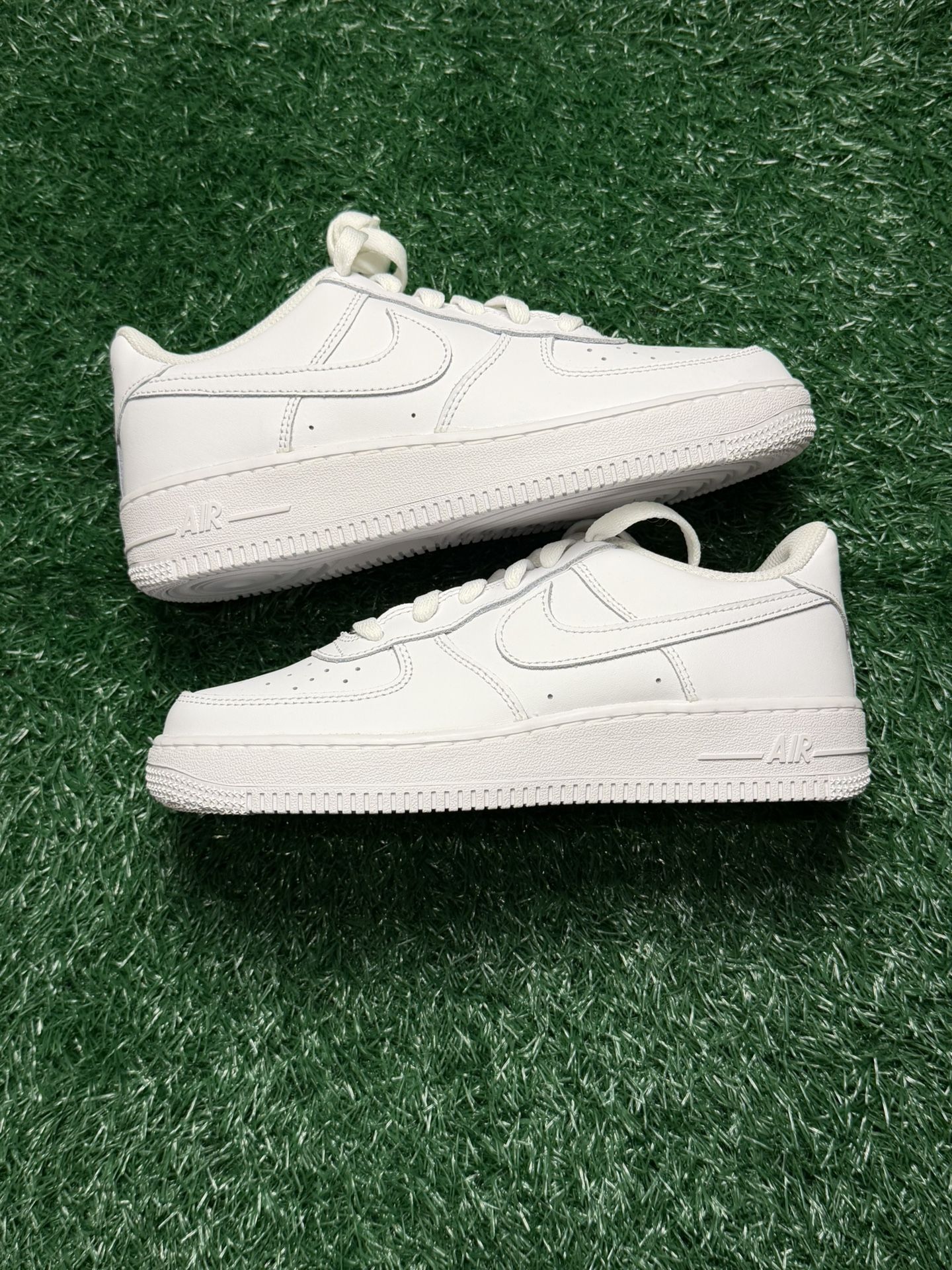 Nike Air Force 1 Size 5.5 Y (new)