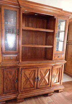A.R.T. Furniture Solid Wood China Cabinet – Lighted Hutch with Seeded Glass