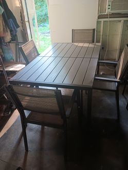 Outdoor patio table