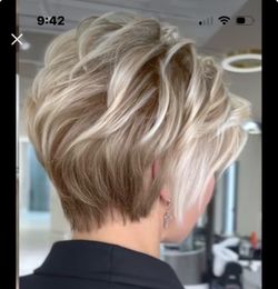 Woman’s wig pixie cut, blond with Highlights