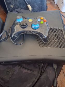 Xbox 360 slim with one controller and 3games inside memory