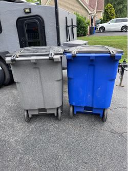 Toter 96 gallon trash and recycling bin