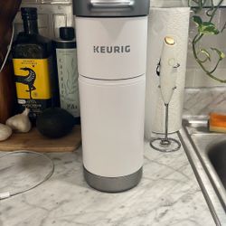 KEURIG  Coffee Maker W/ Starbucks Cups Included