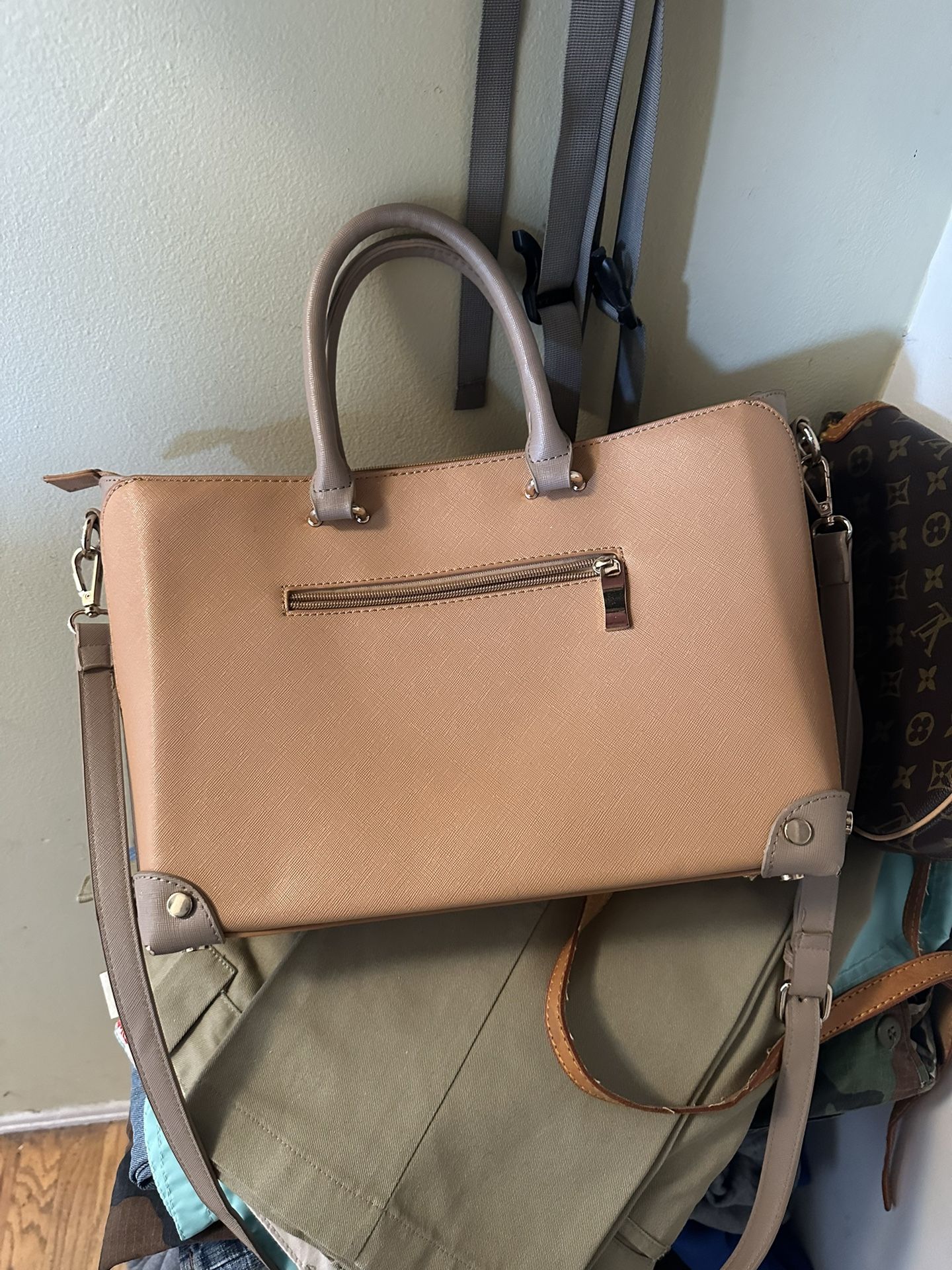 Louis Vuitton Guess Purses Bags for Sale in Long Beach, CA - OfferUp