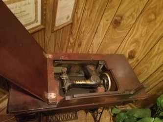 Singer sewing machine and table