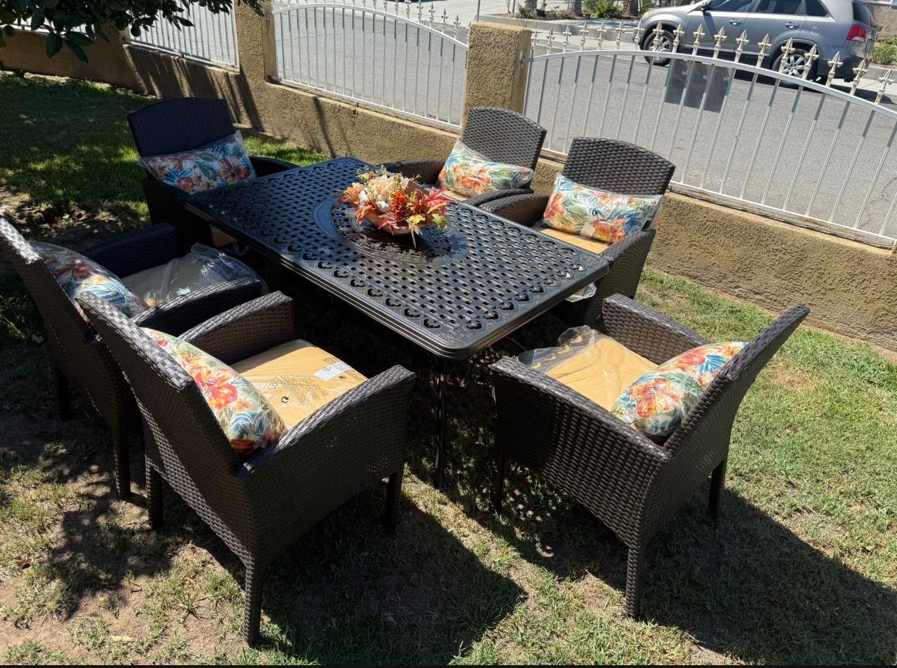 Brand New Patio Outdoor Dining Table Set 