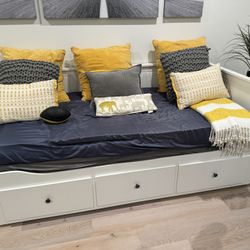 IKEA Hemnes Day Bed
