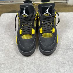 Air Jordan 4 Retro ‘Thunder’ 2023 Size 9