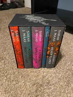 A court of thrones and roses hard cover book set