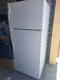 Apartment size refrigerator