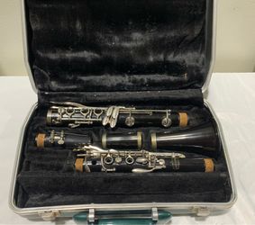 Bundy resonate student Bb clarinet with hard case