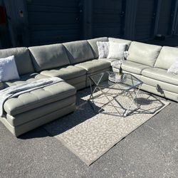 Sectional/couch/sofa,Teale,Leather, brand: Havertys, Delivery Available 🚚