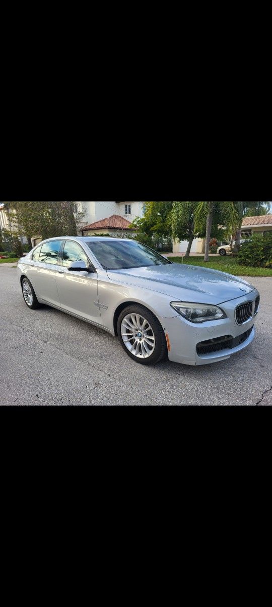 2015 BMW 750