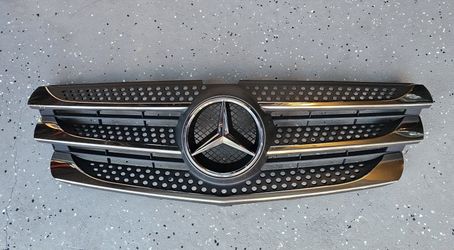 Mercedes-Benz Metris Front Grill
