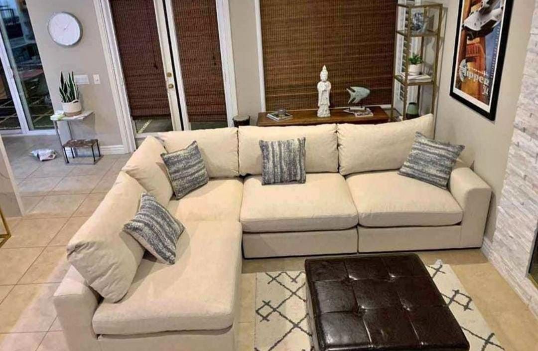 4 Piece Sectional (2x corner + Armless Chair + Ottoman) 