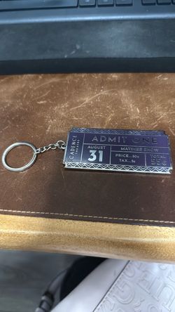 To Hunt a Killer - Collectible Metallic Keychain