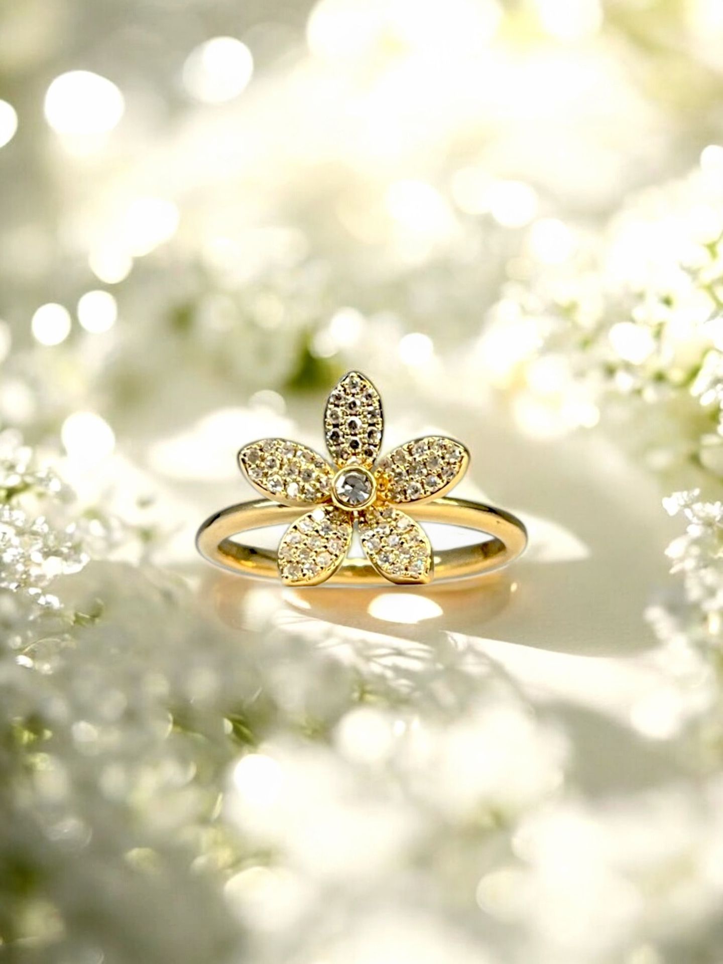 14kt 2.00g Yellow Gold Small Cluster Round CZ’s Flower Design Ring.