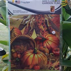 BRAND NEW GARDEN FLAG FALL DECOR