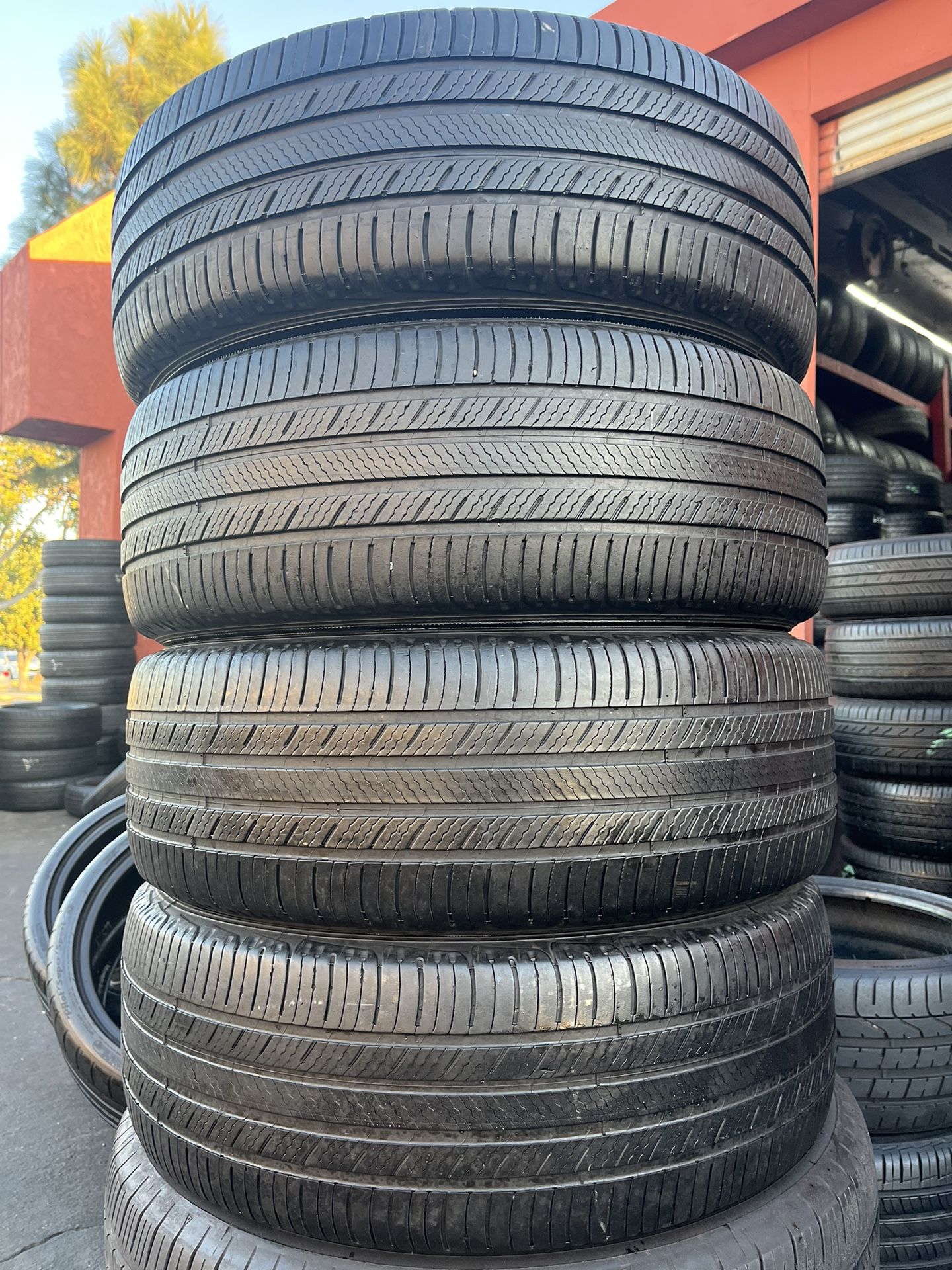 4 MICHELIN TIRES 225/60/17 FREE MOUNT AND BALANCE 