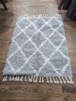 Ramsey Gray & White 3.3"x4.5" Thick Rug