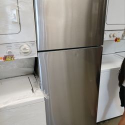 NEW !! SAMSUNG STAINLESS STEEL TOP FREEZER REFRIGERATOR small Dent / FINANCE AVAILABLE 